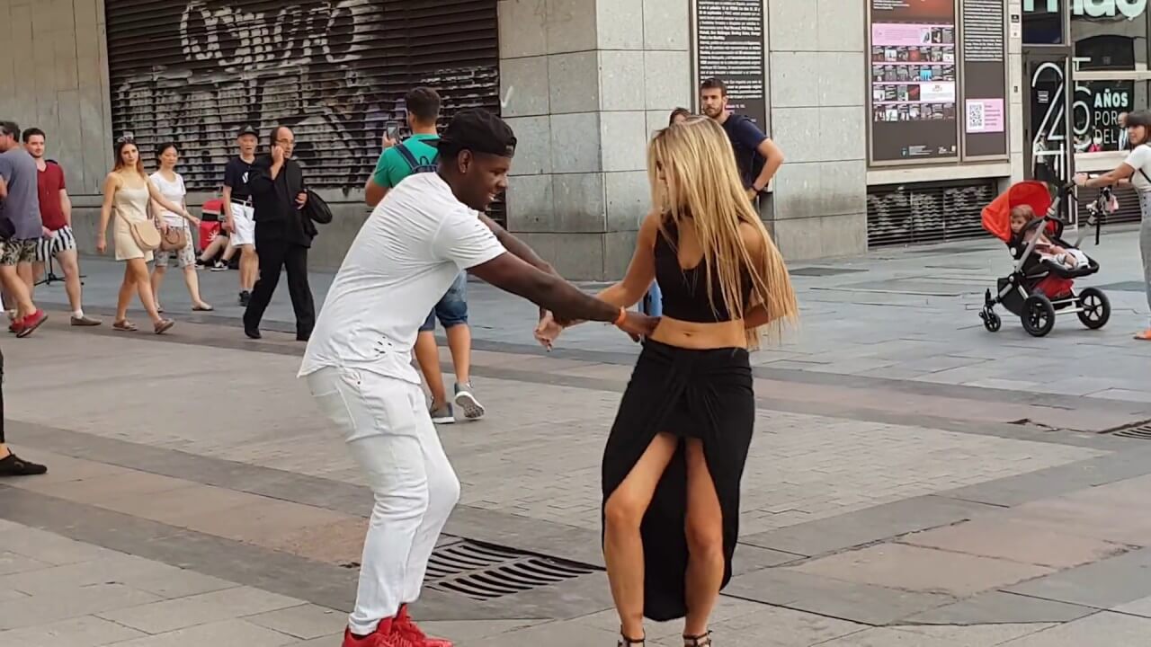 street salsa with a stranger lle