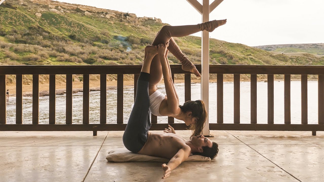 romantic beginner acro yoga vide