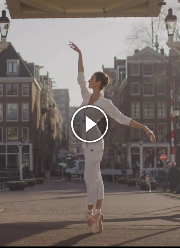 Screenshotter BallerinadancesintheemptystreetsofAmsterdam 1’59” e1589358799825