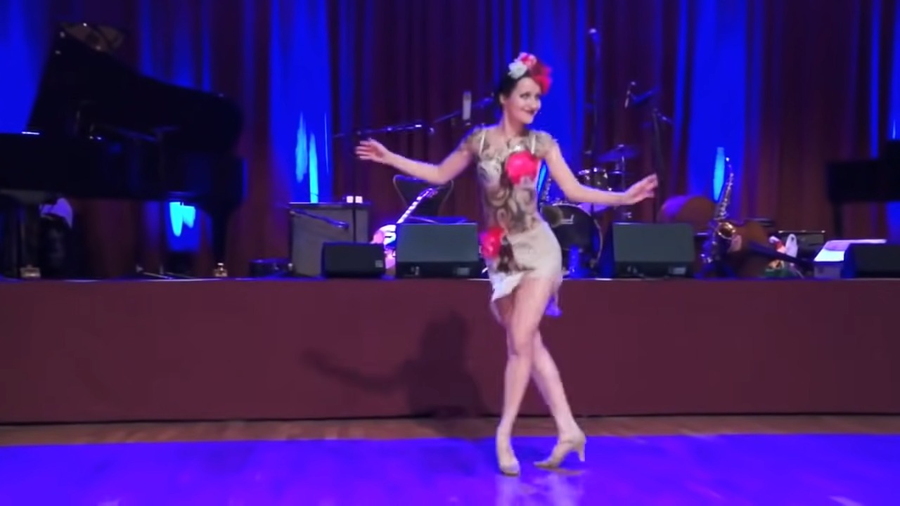 Woman dancing charleston on stage